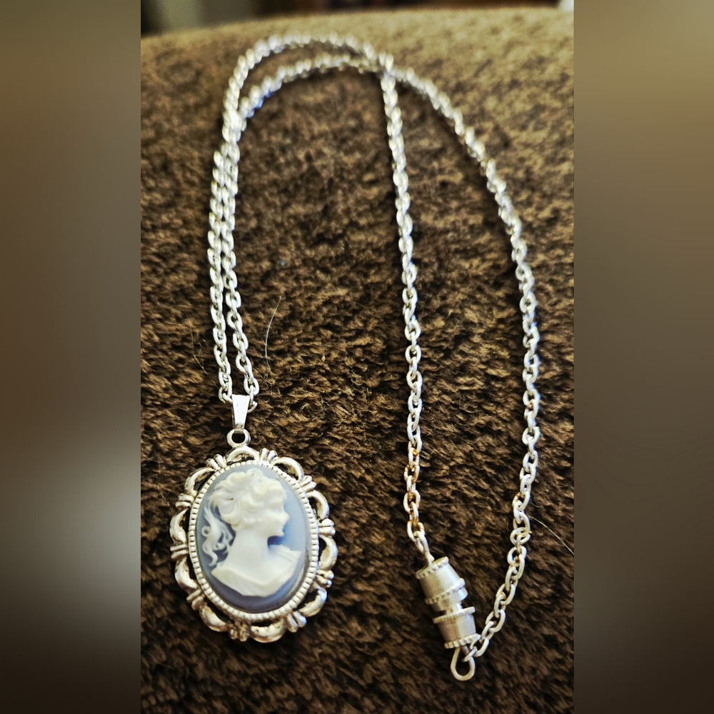 Silver Cameo Pendant Necklace